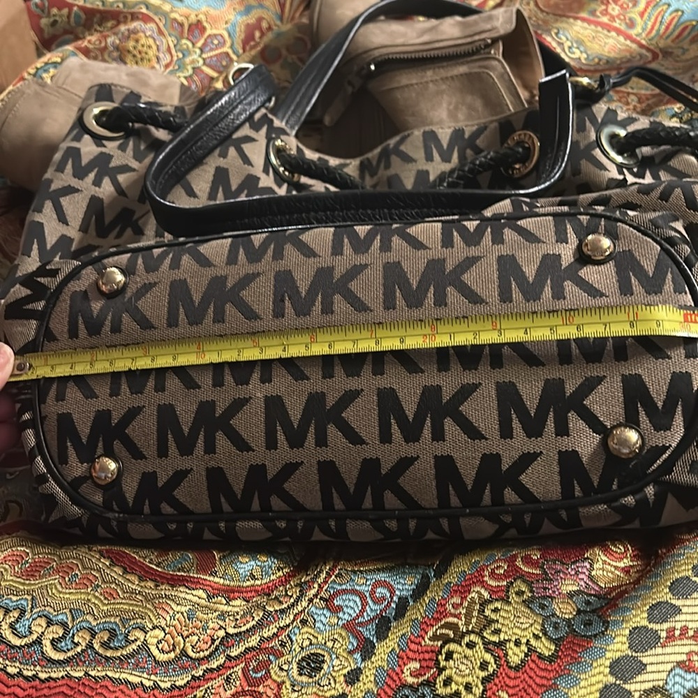COPY - Michael Kors Jet Set Jacquard
MK Signature Logo. - Picture 16 of 16